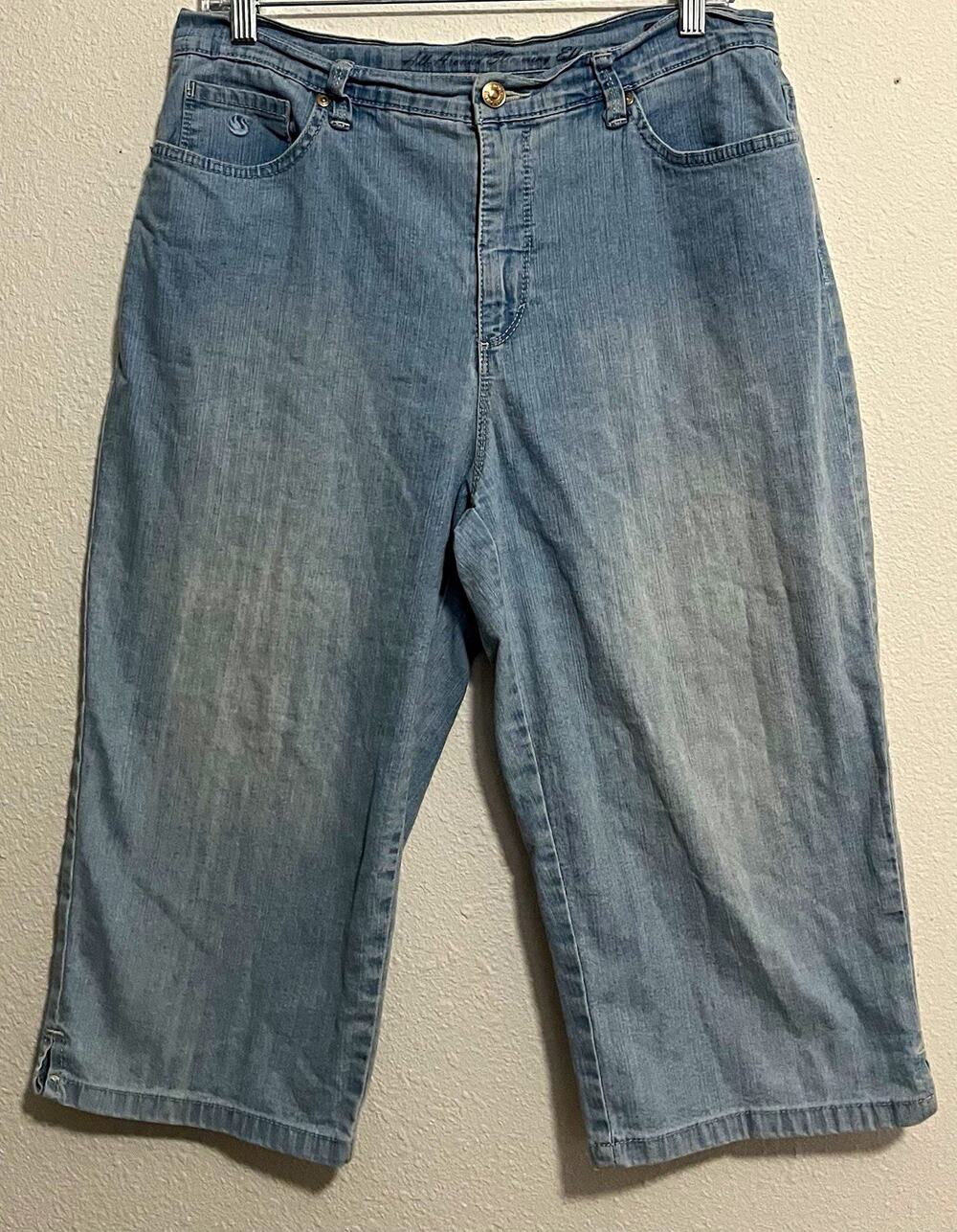 Gloria Vanderbilt Women’s Capri Light Wash Blue Denim Jeans 5-Pocket Button